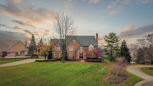 view of front of home featuring a yard