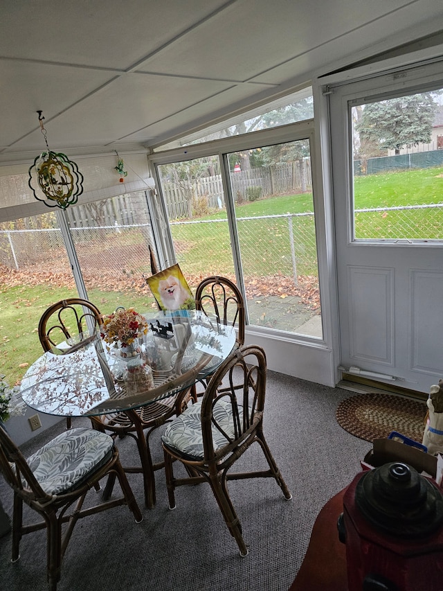 sunroom with lofted ceiling