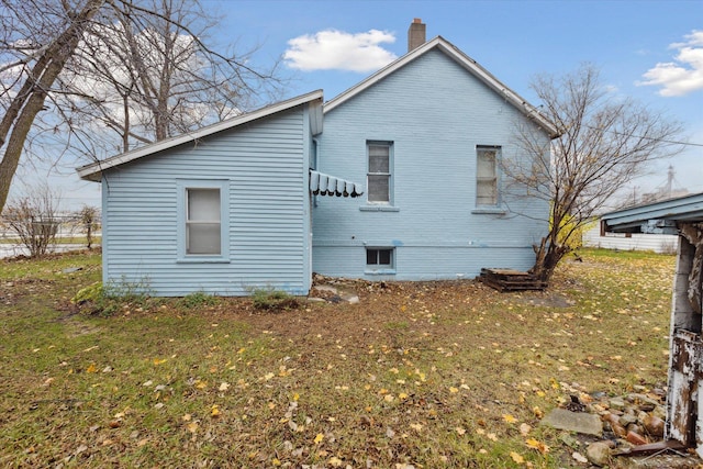 back of house with a lawn