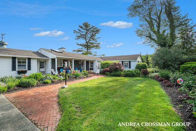 ranch-style home with a front lawn and covered porch