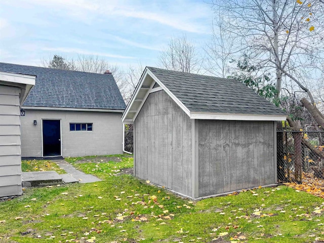 view of outdoor structure featuring a yard