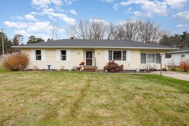 ranch-style home featuring a front lawn