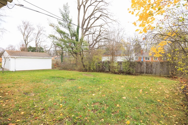 view of yard featuring a storage shed