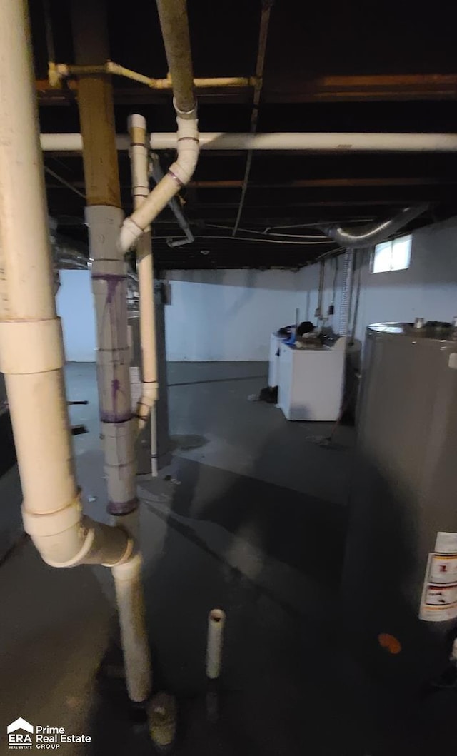 basement with washer / clothes dryer and water heater