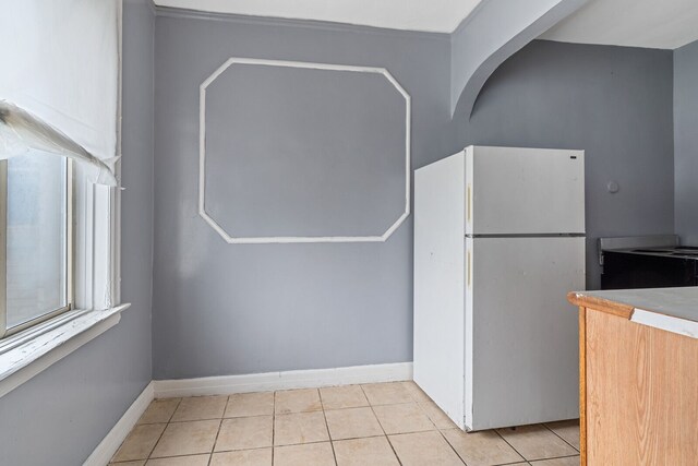 1055 Philip St, Detroit, MI 48215 - interior space featuring light tile patterned floors and baseboards