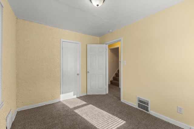 unfurnished bedroom with carpet flooring and a closet