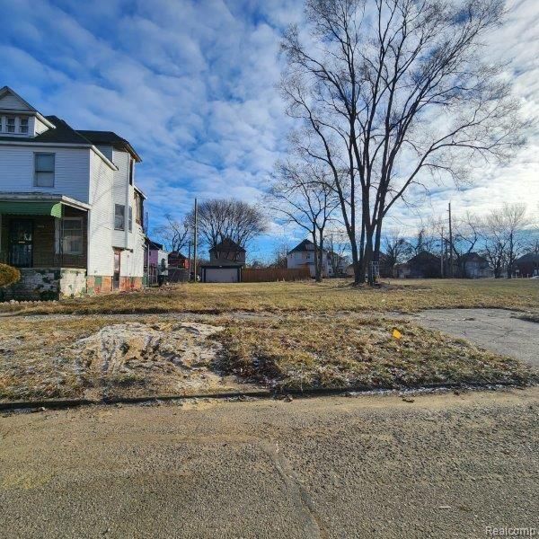 Listing photo 2 for 3484 Sheridan St, Detroit MI 48214