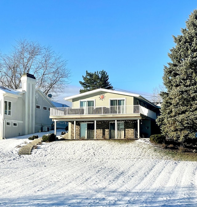 view of front of house featuring a wooden deck