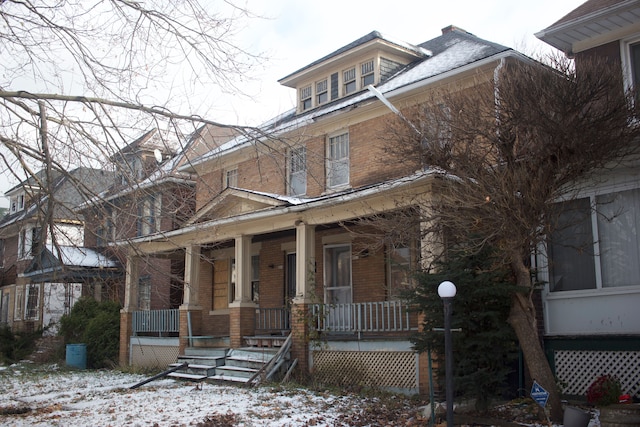 view of front facade featuring a porch