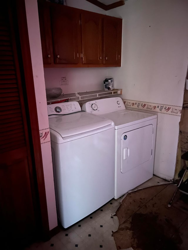 laundry area with cabinets and independent washer and dryer