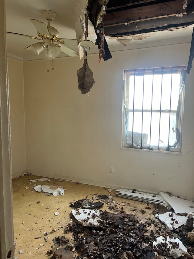 empty room featuring ceiling fan