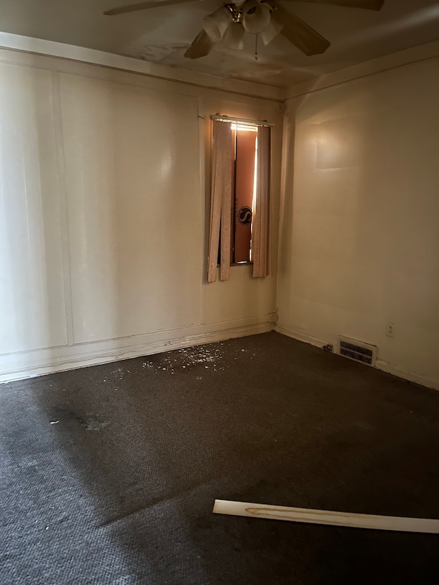 carpeted empty room featuring ceiling fan