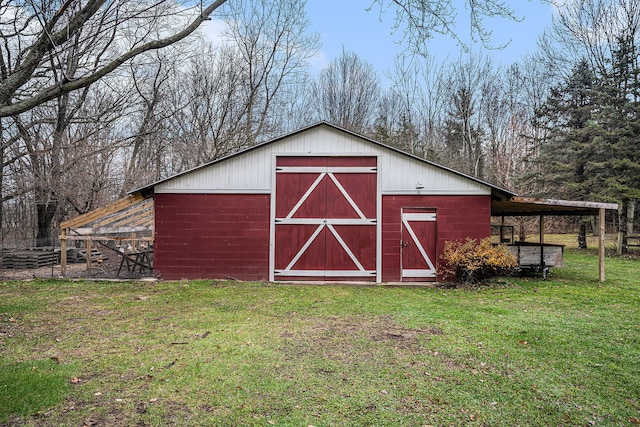 view of barn with a yard