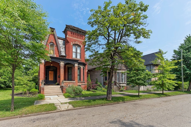 italianate-style house with a front yard