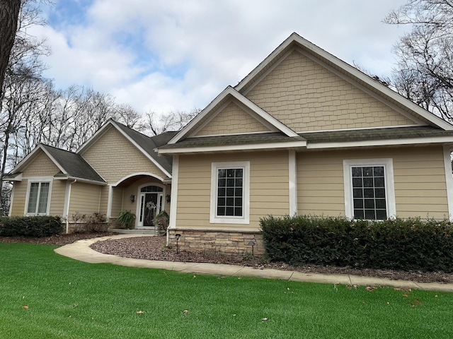 view of front of property featuring stone siding and a front yard