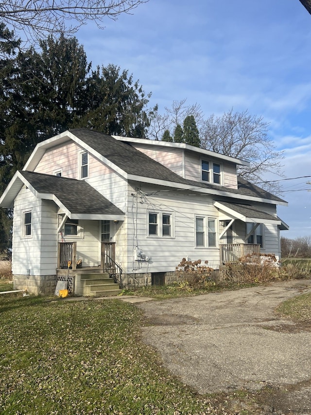 view of front of home with a front yard