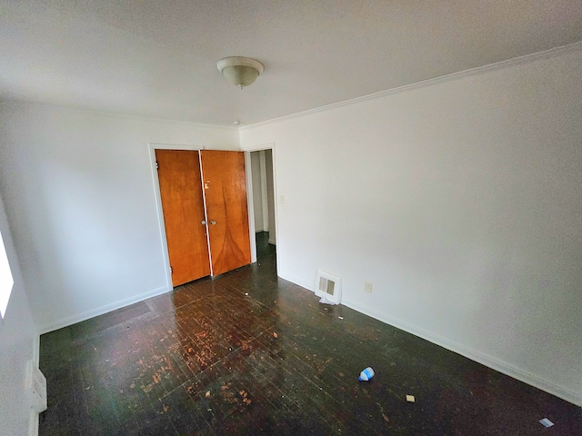 empty room featuring crown molding and a textured ceiling