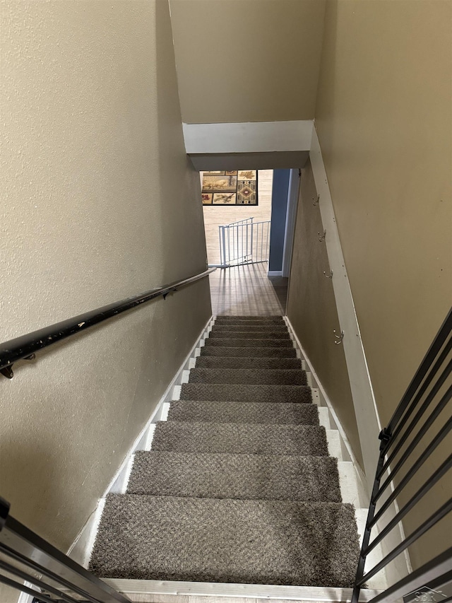 518 W Belle Ave, Saint Charles, MI 48655 - stairway with a textured wall