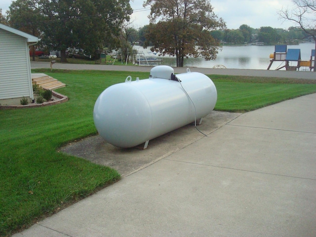 14600 W Diane Dr, Camden, MI 49232 - exterior view of heating fuel tank