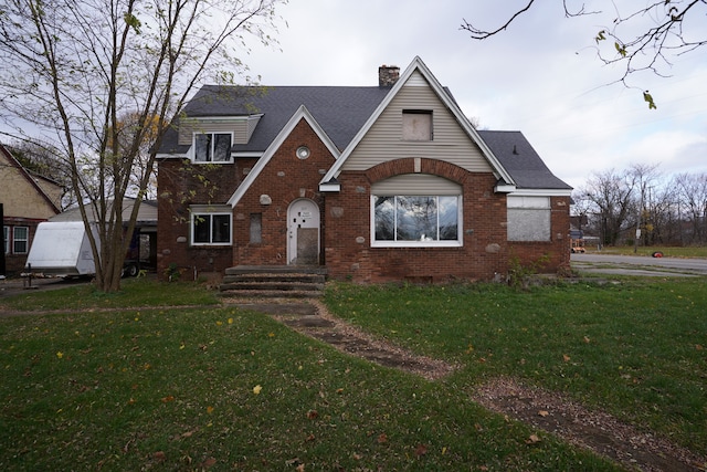 view of front of home featuring a front yard