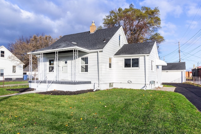 view of front of home featuring a front lawn and covered porch