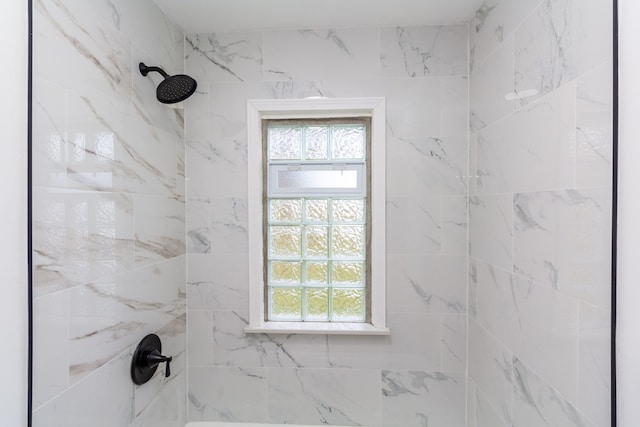 room details featuring tiled shower