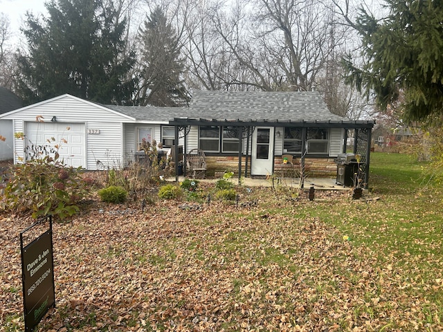 ranch-style house featuring a garage and a front lawn