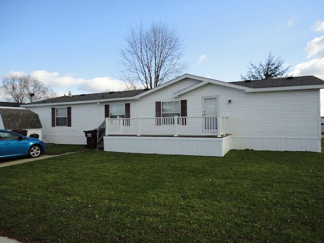 manufactured / mobile home with a front lawn