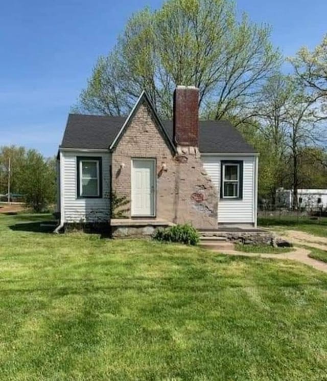 3386 W Hobson Ave, Flint, MI 48504 - view of front of house with a chimney and a front lawn