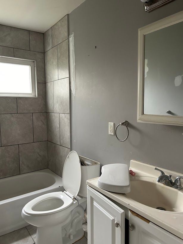 full bathroom with tile patterned floors, vanity, toilet, and tiled shower / bath