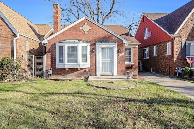 view of front of house with a front lawn