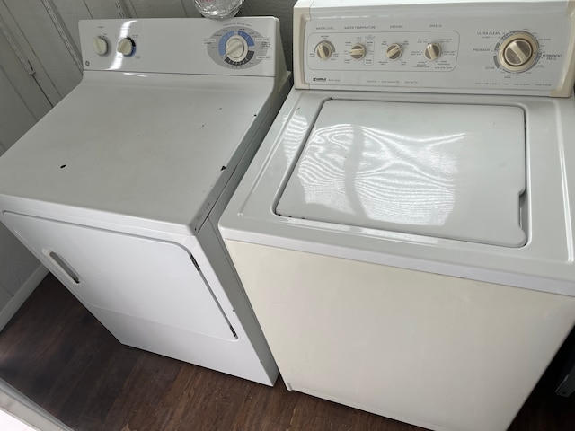 washroom featuring dark hardwood / wood-style floors and independent washer and dryer