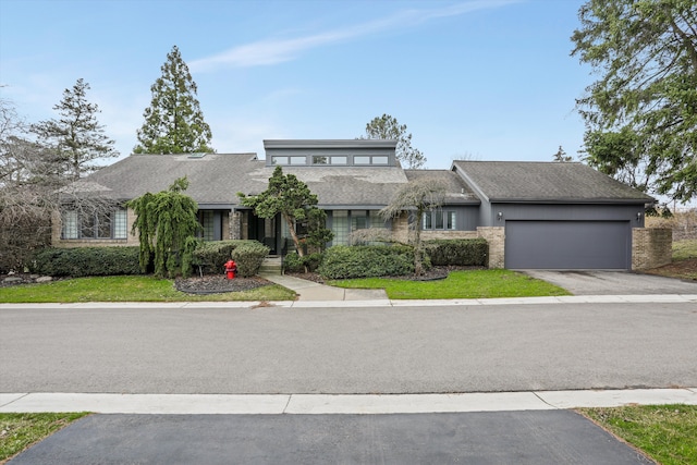 view of front of house featuring a garage and a front yard