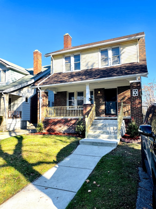 view of front facade featuring covered porch and a front lawn