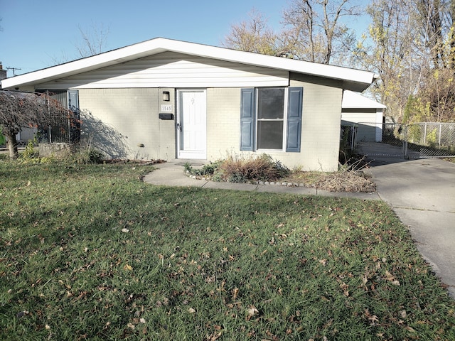 ranch-style home with a front yard