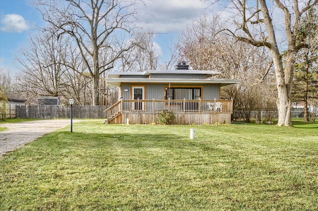 view of front of home with a front lawn