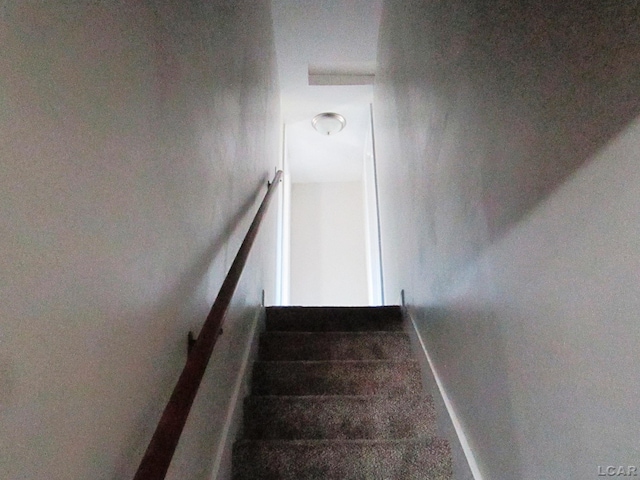 16378 Cadmus Rd, Hudson, MI 49247 - stairway with baseboards