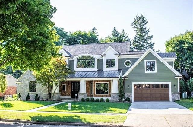 view of front facade with a garage and a front lawn