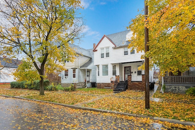 view of front of property with covered porch