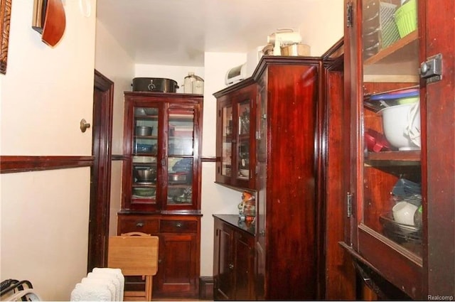 90 Edison St, Detroit, MI 48202 - view of bar