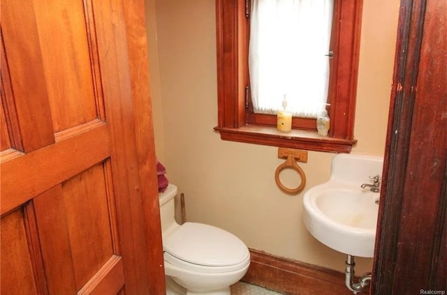 bathroom featuring sink and toilet