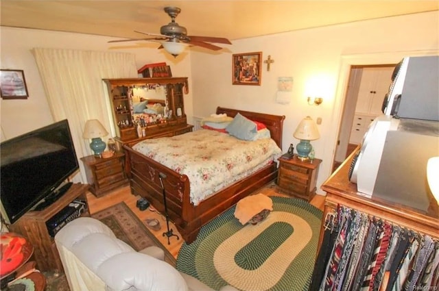 bedroom featuring ceiling fan