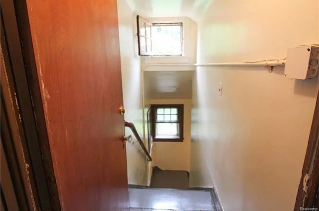 90 Edison St, Detroit, MI 48202 - view of staircase