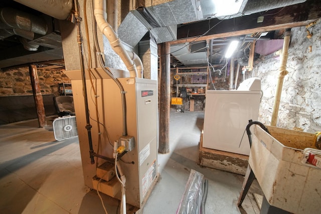 basement featuring washer / dryer