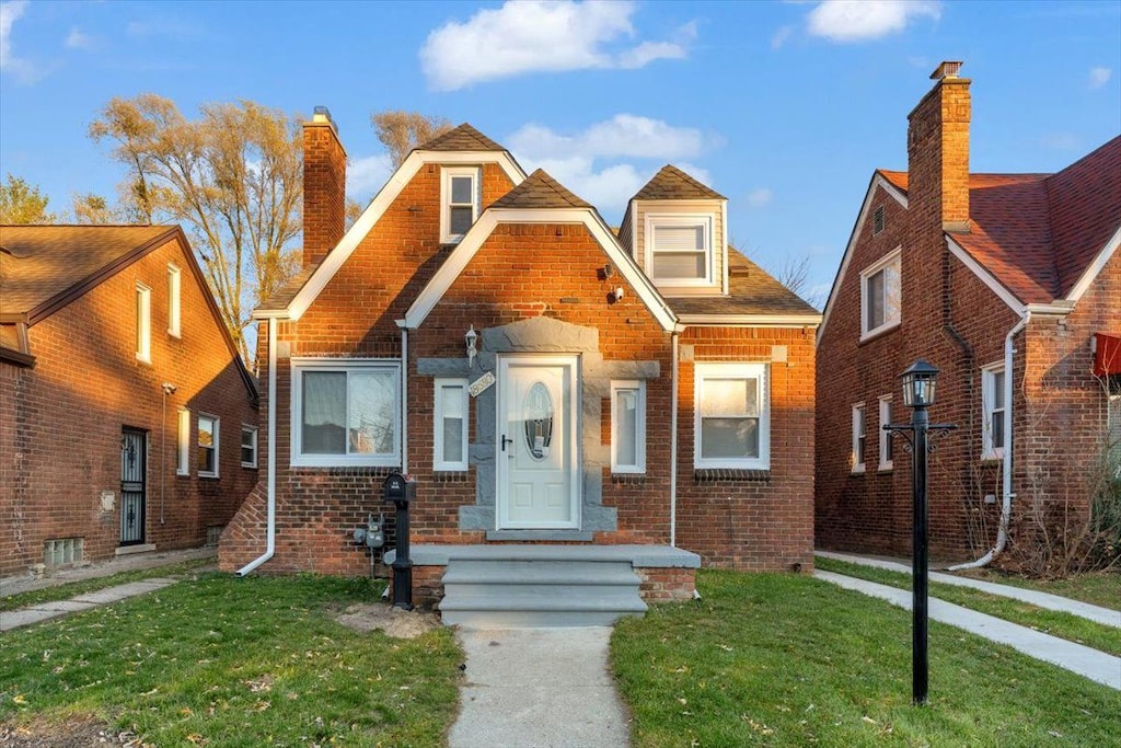 view of front of home with a front yard