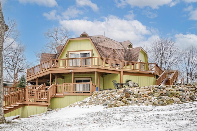 view of front facade featuring a deck