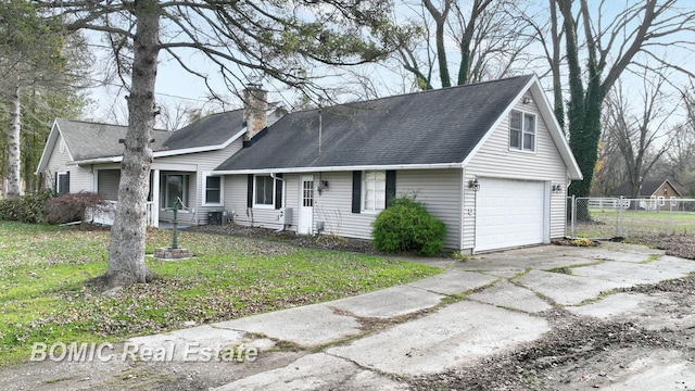 view of front of property featuring a front yard and a garage