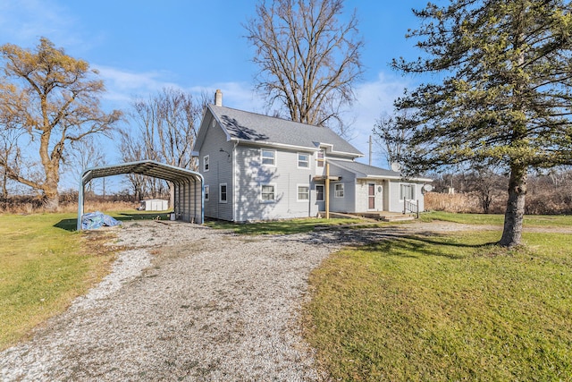 view of front of house featuring a carport and a front lawn