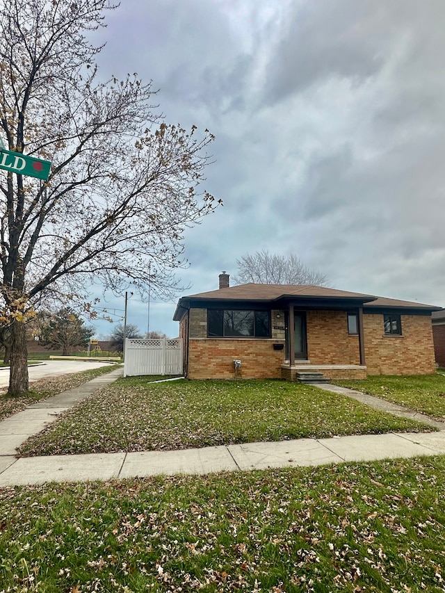 view of front of house with a front yard