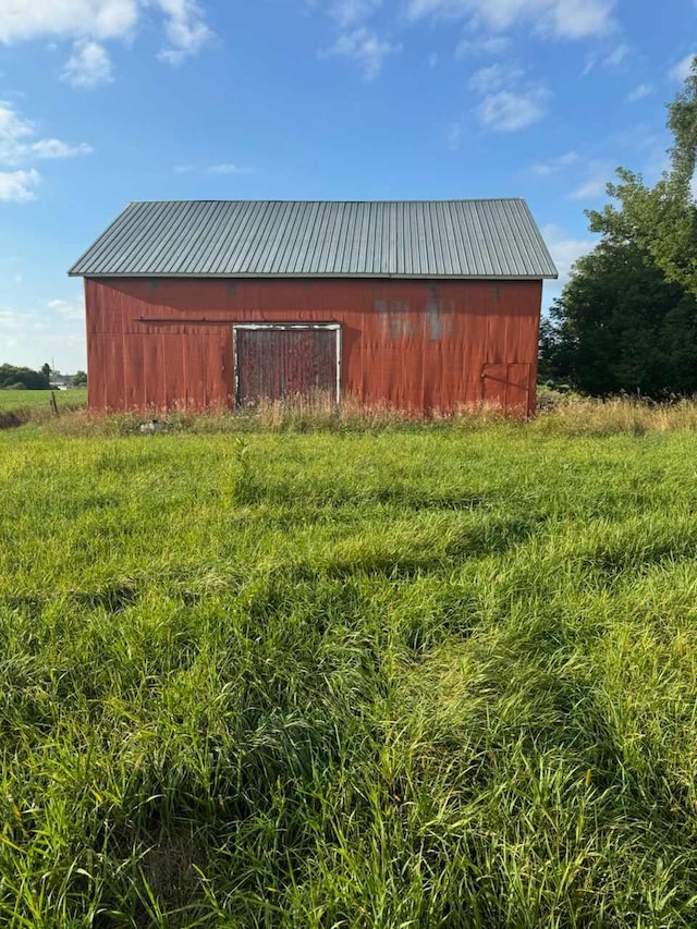 view of outbuilding